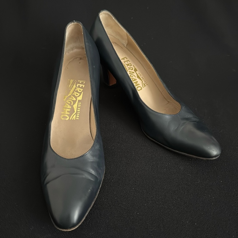 SAALVATORE FERRAGAMO Midnite Blue Leather Heels